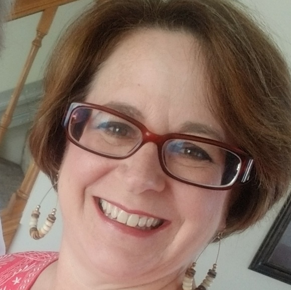 Meet your Posher, Jennifer - Picture 1 of 1